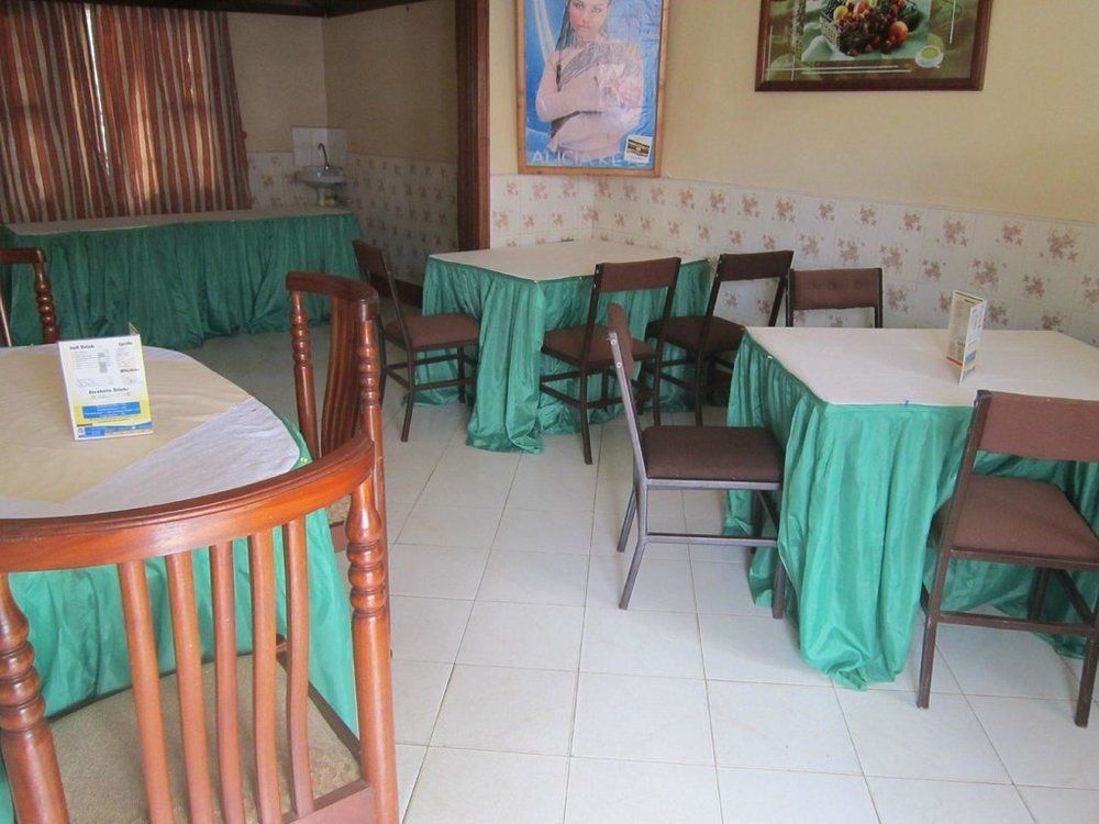 Keba Inn Lyamutundwe Ngoại thất bức ảnh