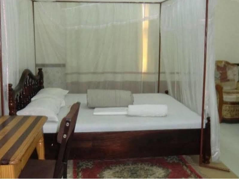 Keba Inn Lyamutundwe Ngoại thất bức ảnh