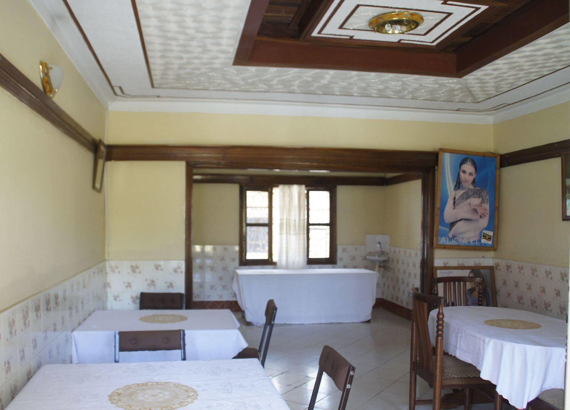 Keba Inn Lyamutundwe Ngoại thất bức ảnh