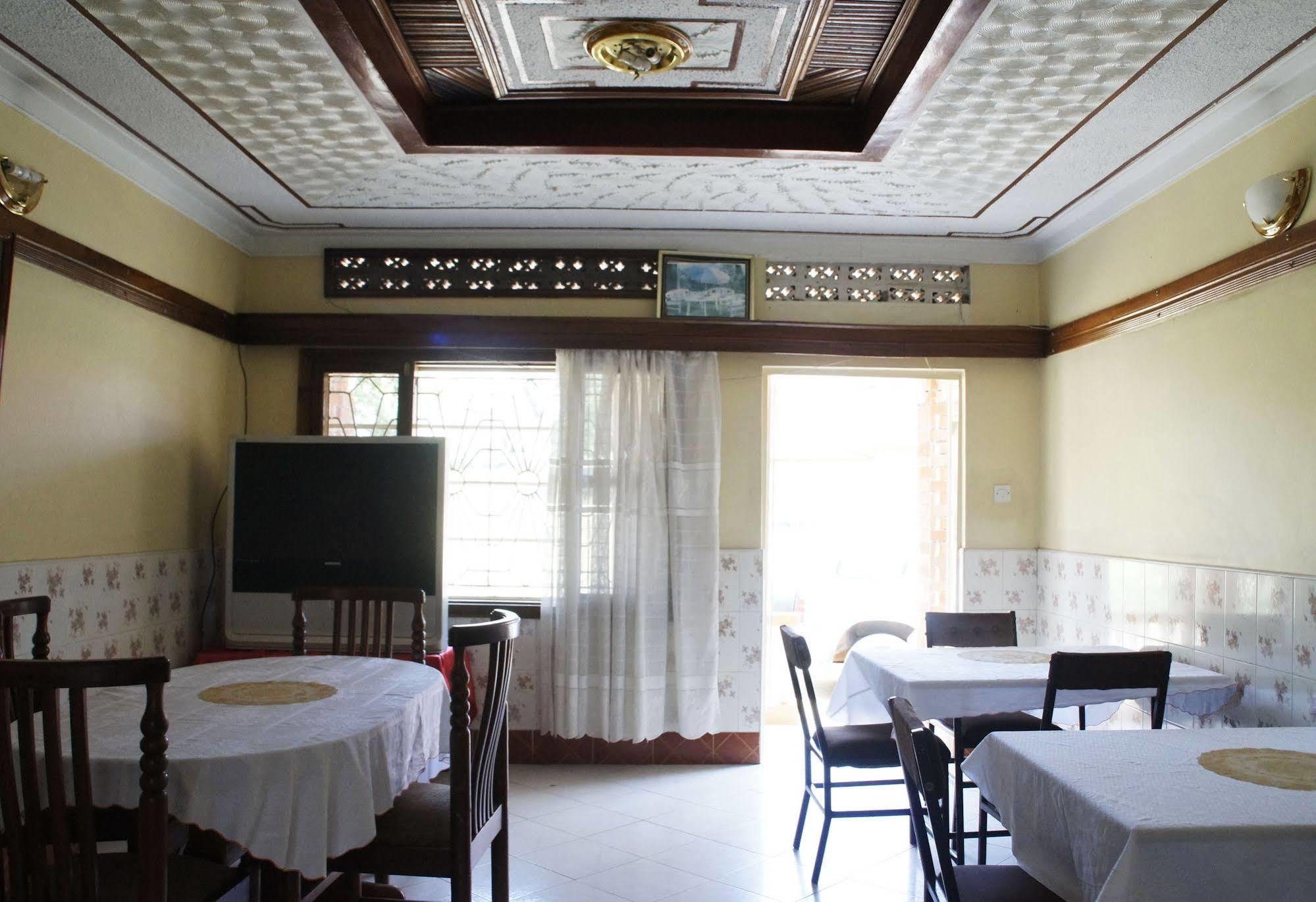 Keba Inn Lyamutundwe Ngoại thất bức ảnh