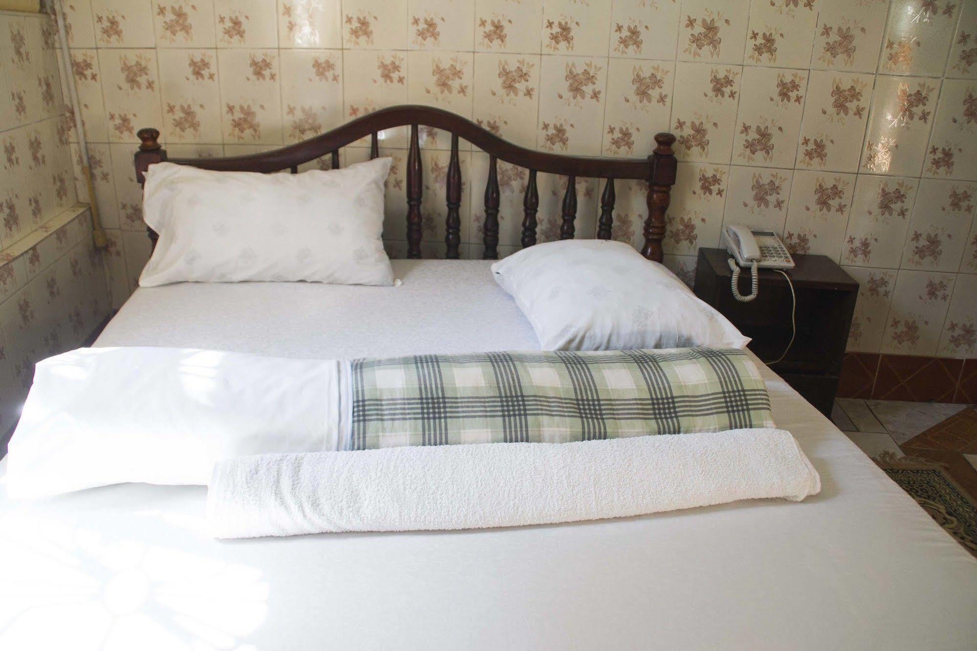 Keba Inn Lyamutundwe Ngoại thất bức ảnh