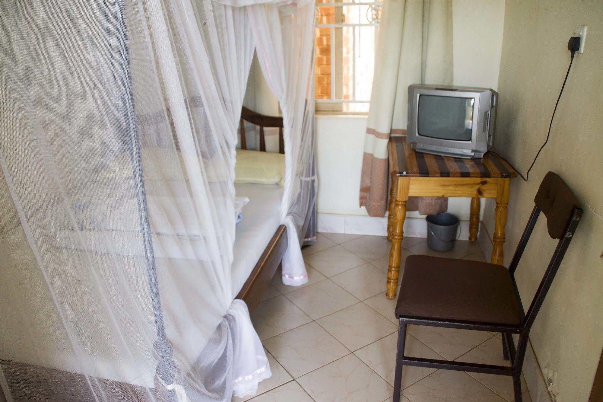 Keba Inn Lyamutundwe Ngoại thất bức ảnh