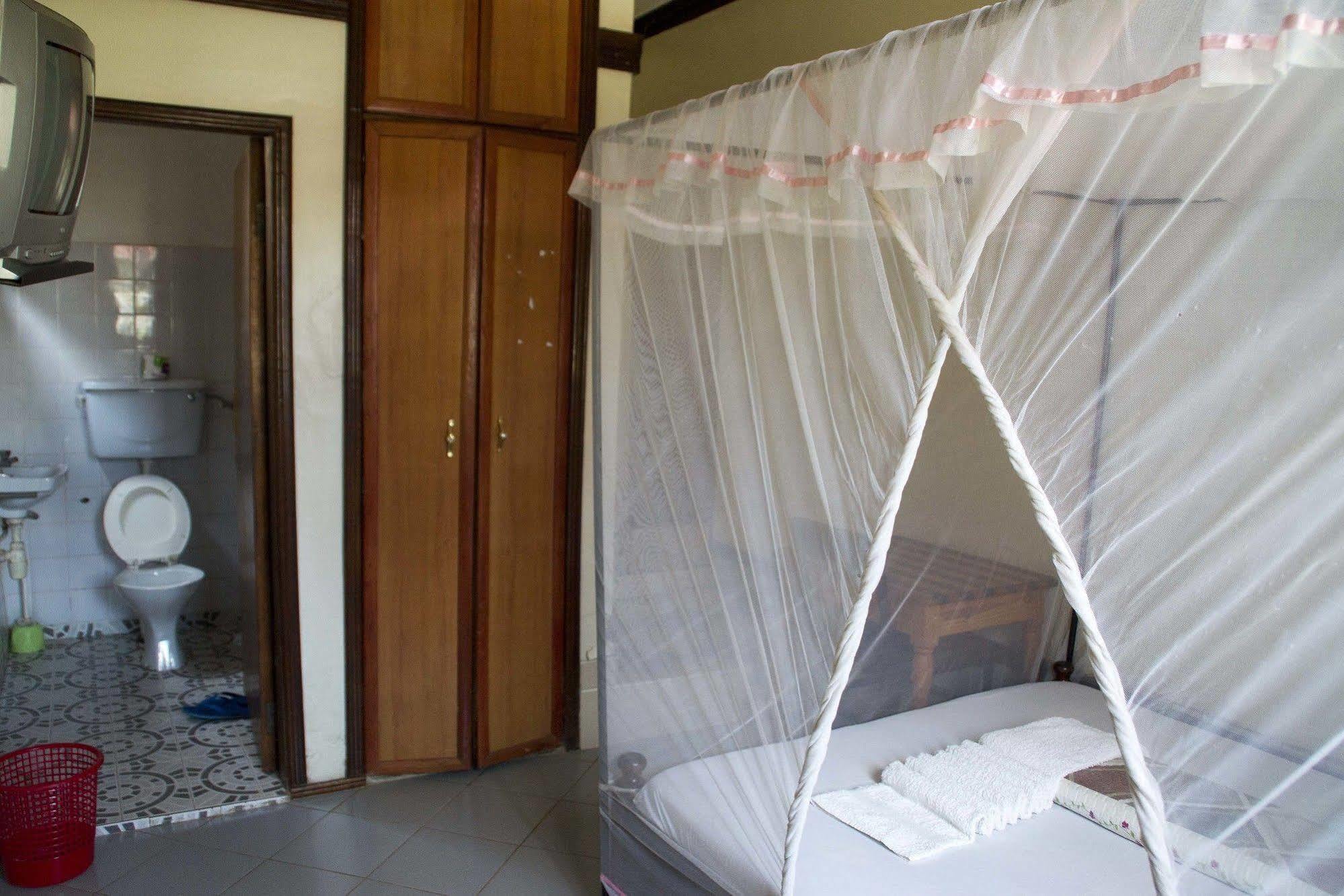 Keba Inn Lyamutundwe Ngoại thất bức ảnh