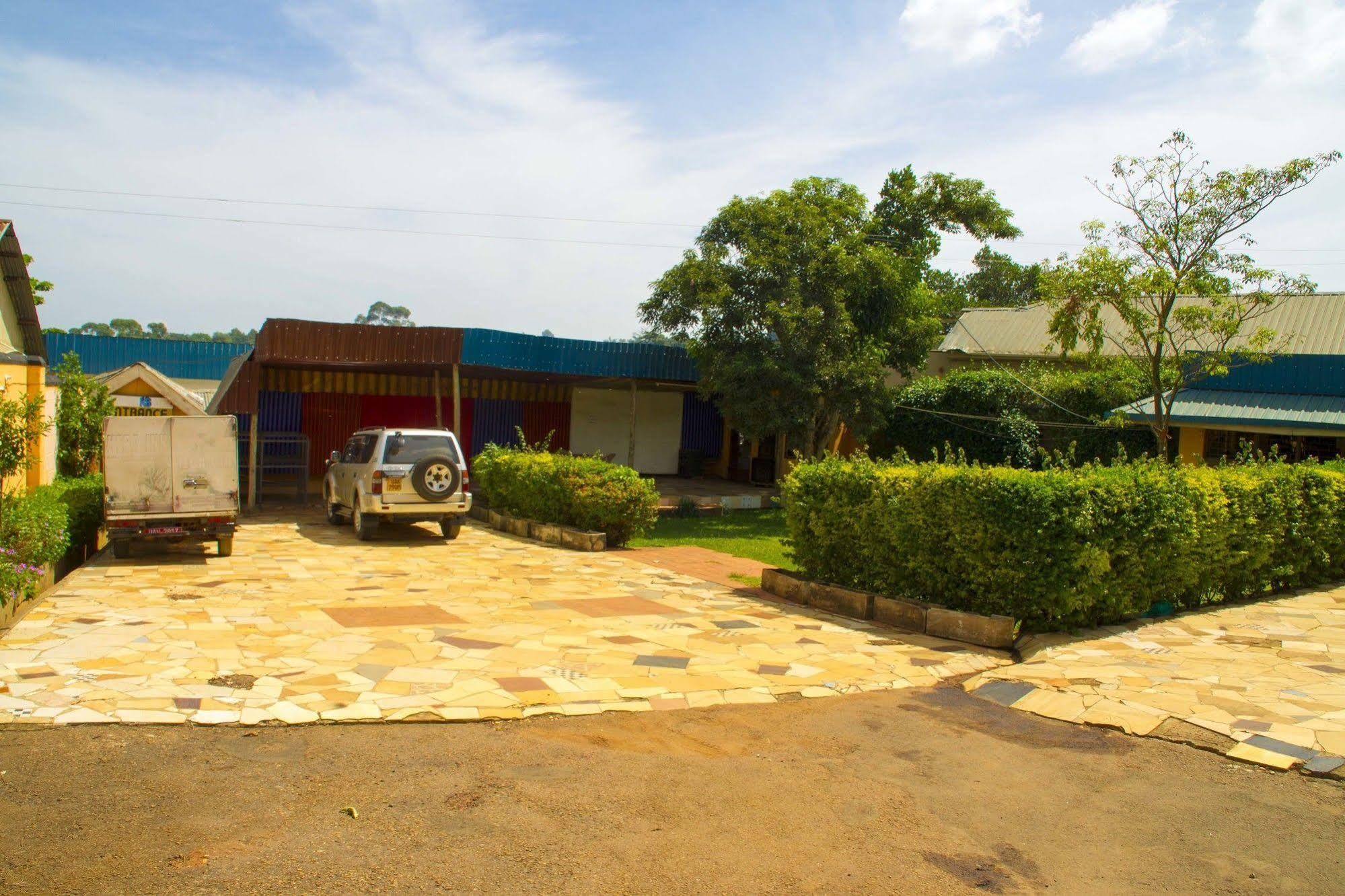 Keba Inn Lyamutundwe Ngoại thất bức ảnh